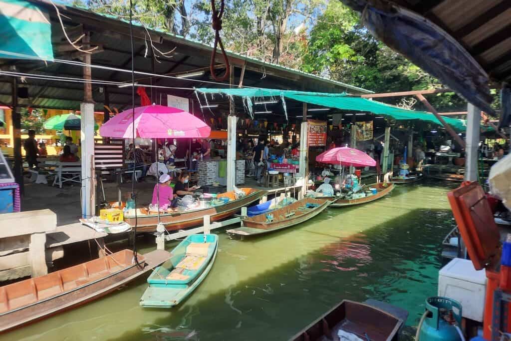 Dum Noen Saduak Floating Market - Bangkok Health Service