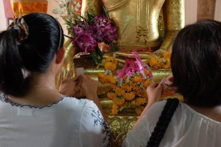 Wat Panan Choeng Ayutthaya Praying - Bangkok Health Service