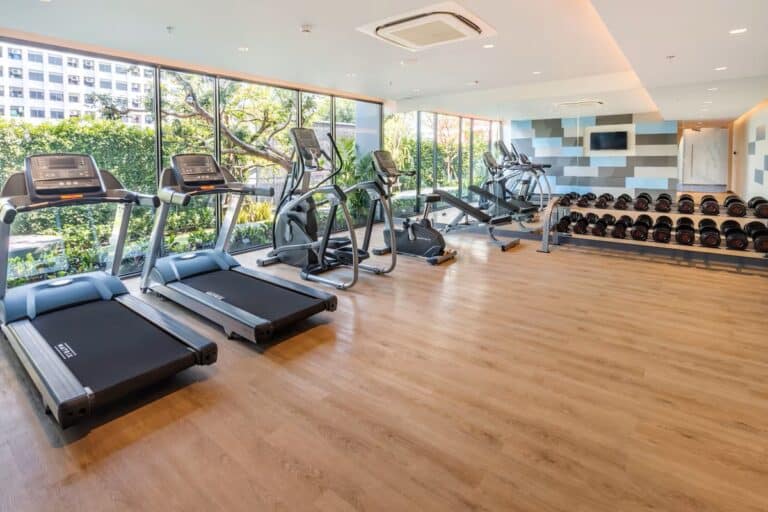 Holiday Inn Express Bangkok fitness room - Bangkok Health Service