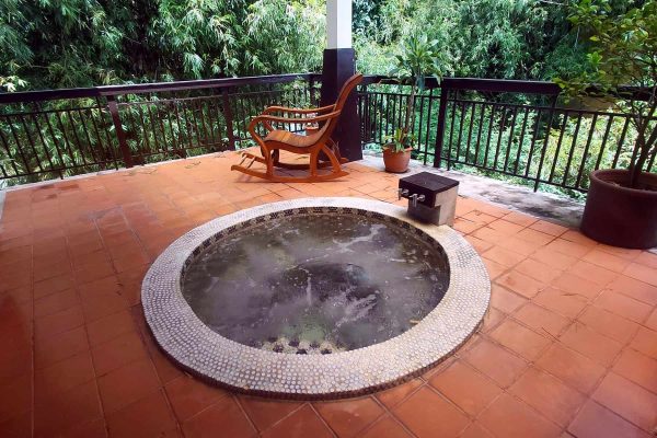 03-ayutthaya-wellness-retreat-jacuzzi-terrace
