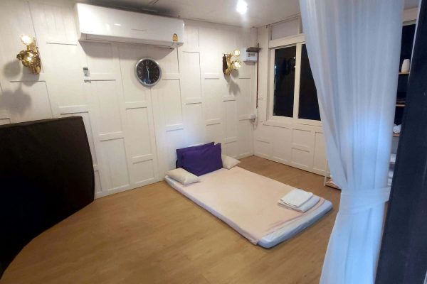 05-thai-retreat-simple-treatment-bed