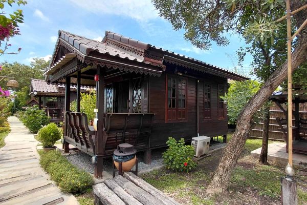 11-ayutthaya-yoga-retreat-wooden-bungalow