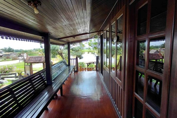 16-bangkok-yoga-retreat-wooden-villa-veranda