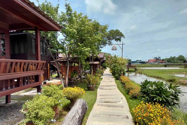 19-wellness-retreat-thailand-canal-walkway