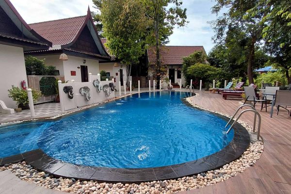 34-bangkok-yoga-retreat-swimming-pool