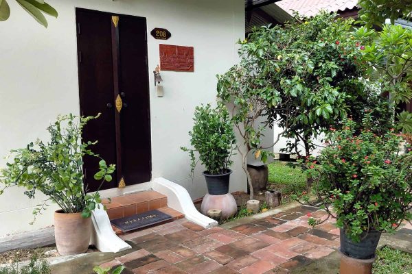 41-thai-retreat-garden-villa-entrance
