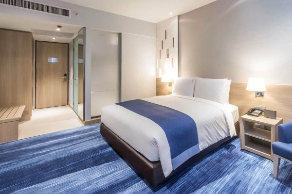 Holiday Inn Express Bangkok Double room - Bangkok Health Service