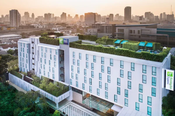 Holiday Inn Express Bangkok top - Bangkok Health Service