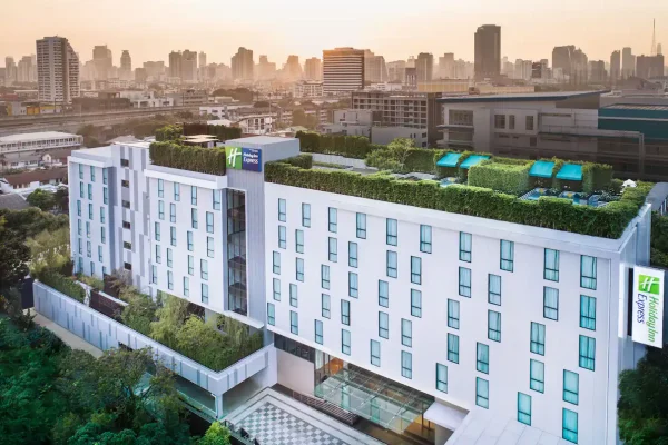 Holiday Inn Express Bangkok top - Bangkok Health Service