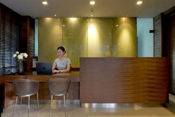 Welcoming reception desk with a staff member ready to assist arriving retreat guests